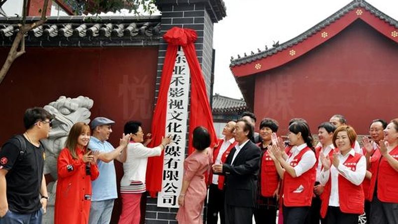 以下是一个短视频代运营团队的人员配置案例：
